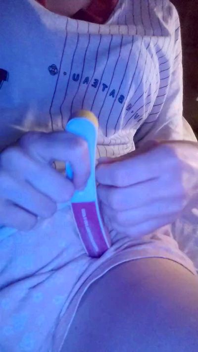 Nivea_82 live cam on Cam4