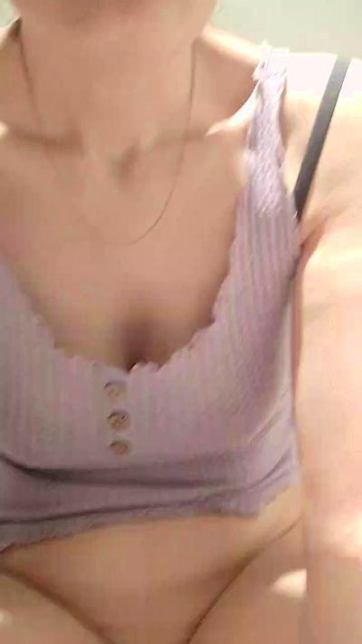 Nivea_82 live cam on Cam4