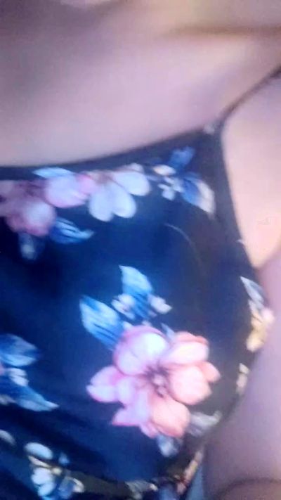 Nivea_82 live cam on Cam4