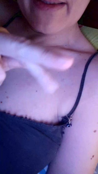 Nivea_82 live cam on Cam4