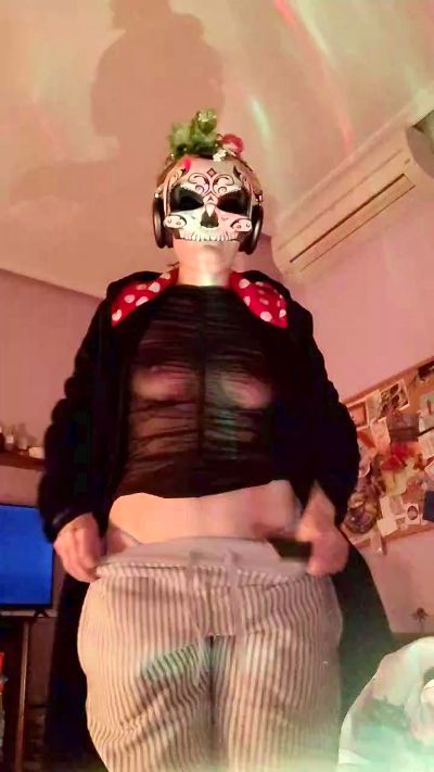 Nivea_82 live cam on Cam4