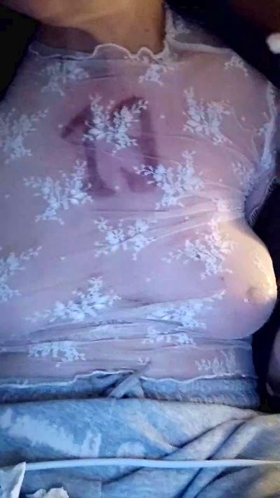 Nivea_82 live cam on Cam4