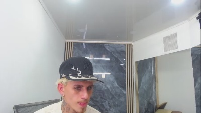 NoahDant live cam on Cam4