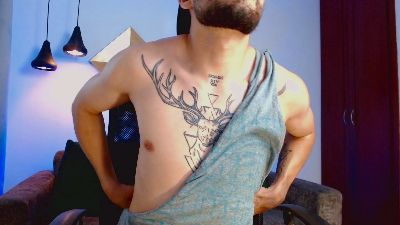 NoahSantoss live cam on Cam4