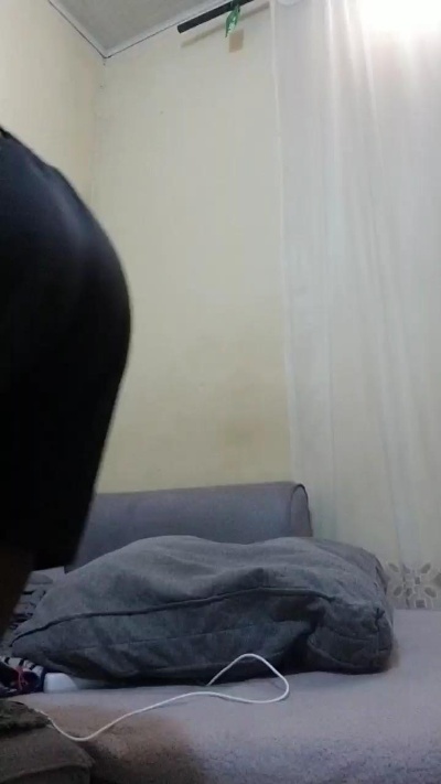 Noahmansell live cam on Cam4