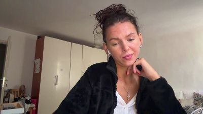 NoellaNadine live cam on Cam4