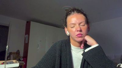 NoellaNadine live cam on Cam4
