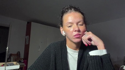 NoellaNadine live cam on Cam4