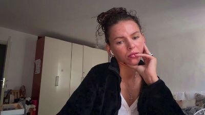 NoellaNadine live cam on Cam4