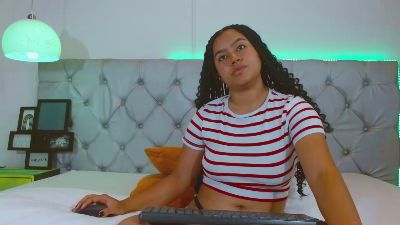 NoiraVale live cam on Cam4
