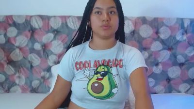 NoiraVale live cam on Cam4