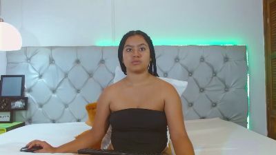 NoiraVale live cam on Cam4