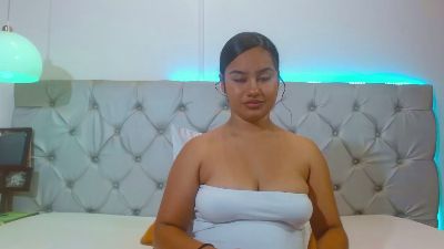 NoiraVale live cam on Cam4