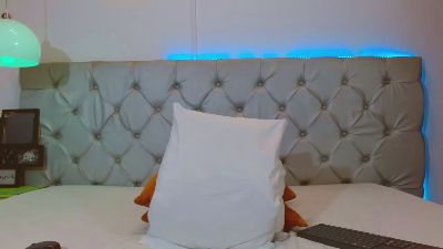 NoiraVale live cam on Cam4