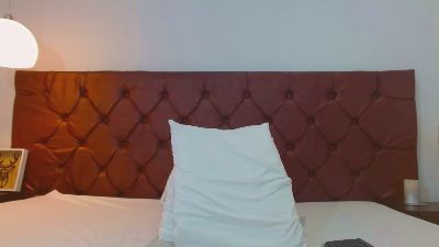 NoiraVale live cam on Cam4
