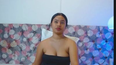 NoiraVale live cam on Cam4