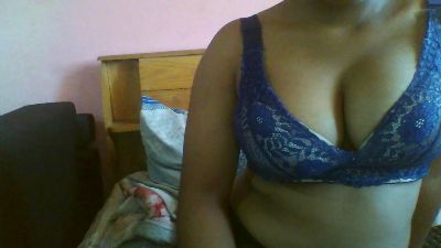 Nomena22 live cam on Cam4