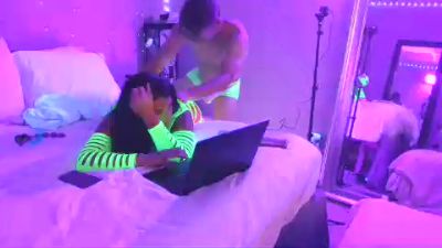 Noneyabizz live cam on Cam4
