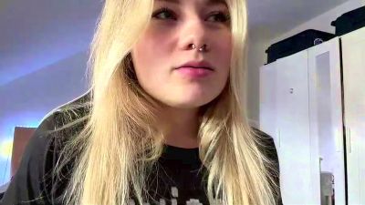 NoreneLlano live cam on Cam4