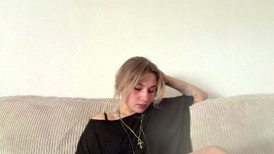 NoreneLlano live cam on Cam4