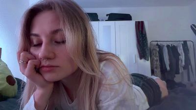 NoreneLlano live cam on Cam4