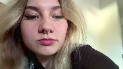 NoreneLlano live cam on Cam4