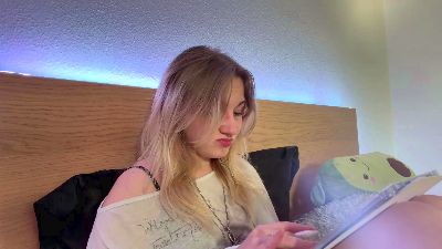 NoreneLlano live cam on Cam4
