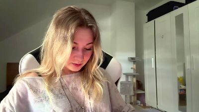 NoreneLlano live cam on Cam4