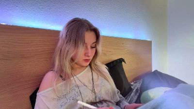 NoreneLlano live cam on Cam4