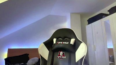 NoreneLlano live cam on Cam4