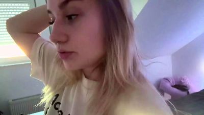 NoreneLlano live cam on Cam4