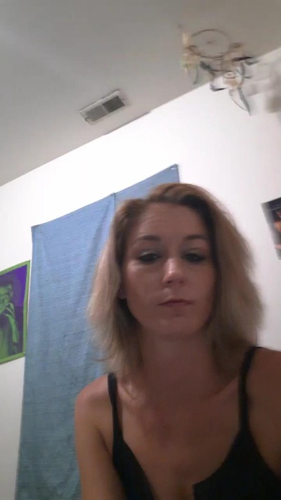 NormaGeanXoXo live cam on Cam4