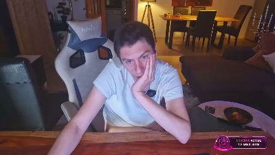 Nova_cham live cam on Cam4