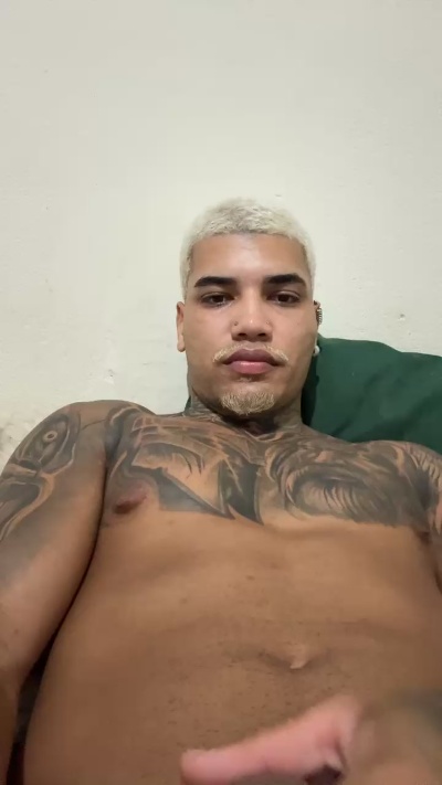 Novinhoerrej live cam on Cam4