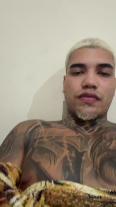 Novinhoerrej live cam on Cam4