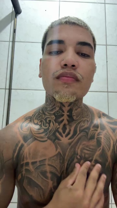 Novinhoerrej live cam on Cam4