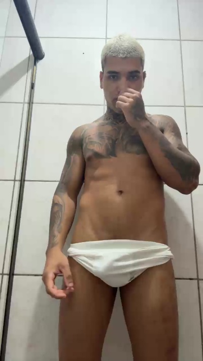 Novinhoerrej live cam on Cam4