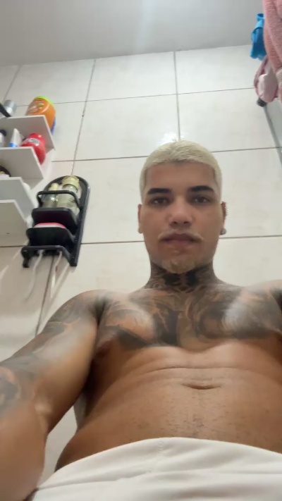 Novinhoerrej live cam on Cam4