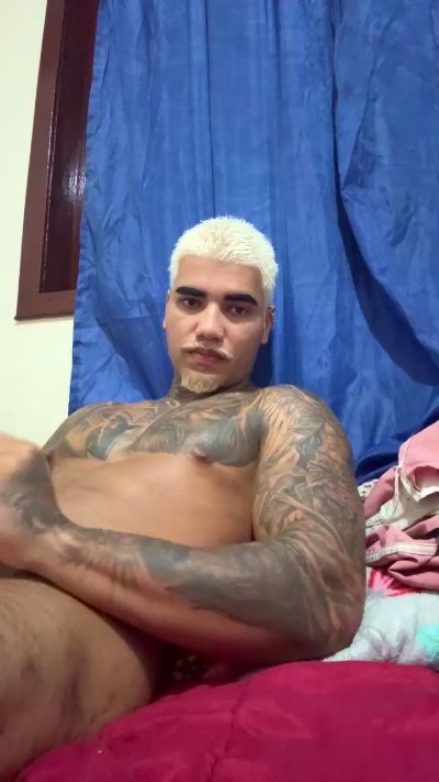 Novinhoerrej live cam on Cam4