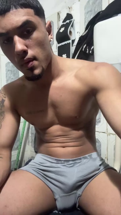 Novinhorj01 live cam on Cam4