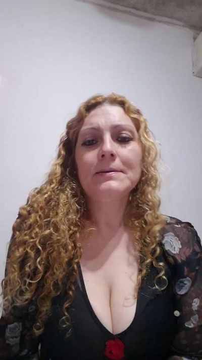 NoxVeloura live cam on Cam4