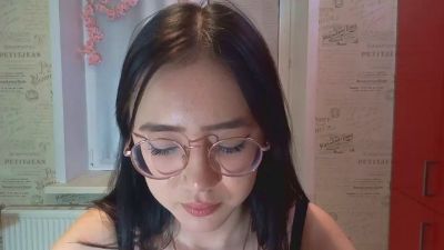 NubiaWininger live cam on Cam4
