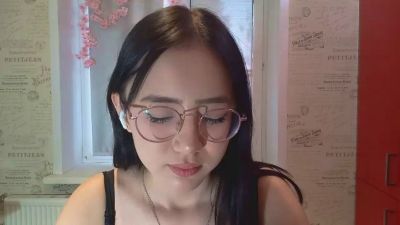 NubiaWininger live cam on Cam4