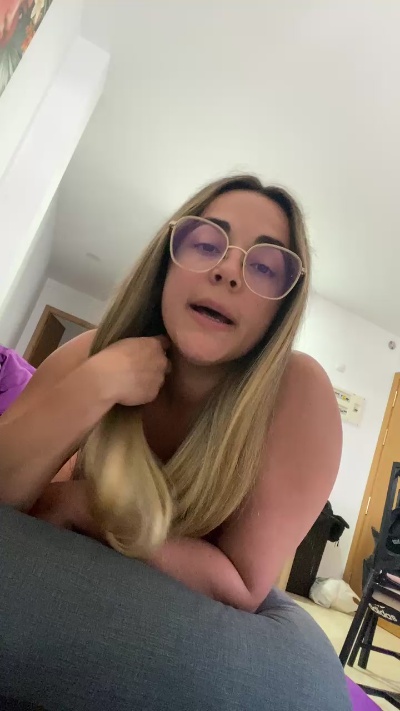Nuria92 live cam on Cam4