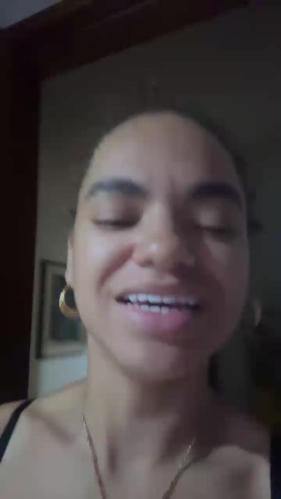 NuriaB live cam on Cam4