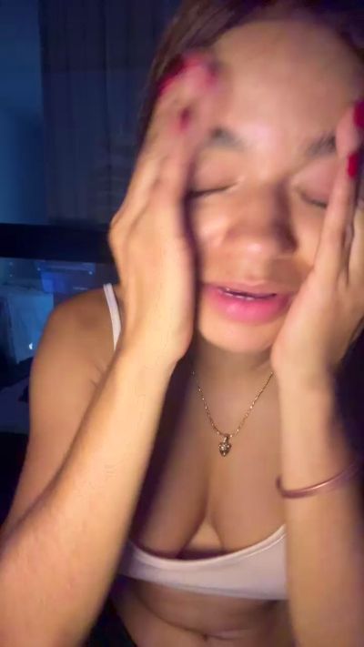 NuriaB live cam on Cam4
