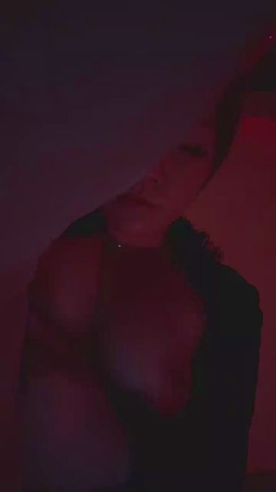Nutonmybutt live cam on Cam4