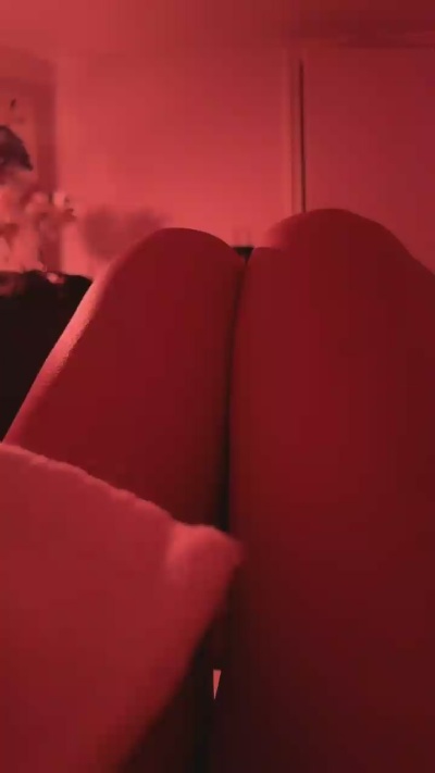Nutonmybutt live cam on Cam4