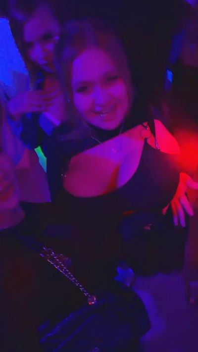 Nutonmybutt live cam on Cam4