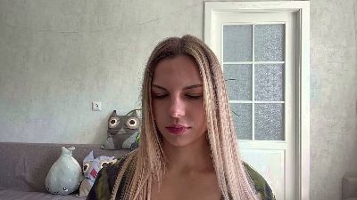 NydiaYauck live cam on Cam4